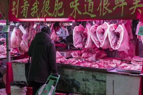 Giá thịt lợn 'hạ nhiệt', CPI Trung Quốc lần đầu giảm sau 11 năm