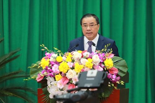 Nêu cao tinh thần trách nhiệm, đóng góp ý kiến để xây dựng Nghị quyết