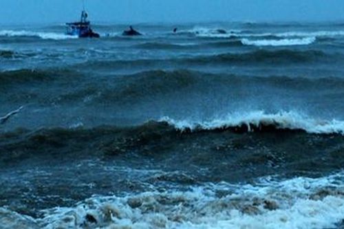 Không khí lạnh kéo dài, đảo Lý Sơn hơn 10 ngày bị cô lập