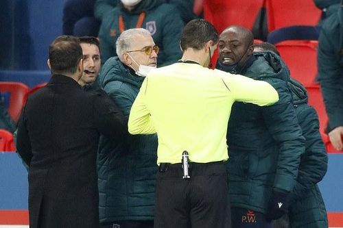 Trọng tài phân biệt chủng tộc, trận PSG vs Basaksehir bị gián đoạn