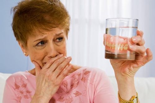 Mất răng dùng hàm răng giả tháo lắp có tốt không?