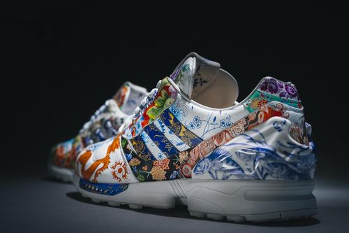 Đôi giày sneakers có họa tiết sứ đầu tiên trên thế giới