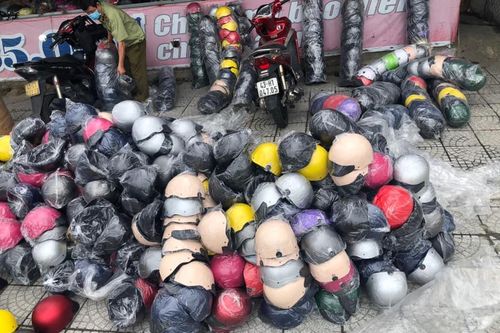 Đà Nẵng: Phát hiện cơ sở kinh doanh mũ bảo hiểm giả nhãn hiệu Nón Sơn
