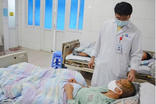 Cứu nam thanh niên bị thang máy kẹp vỡ hộp sọ