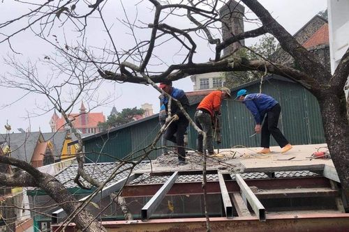 Tháo dỡ công trình xây dựng trái phép tại thị trấn Tam Đảo