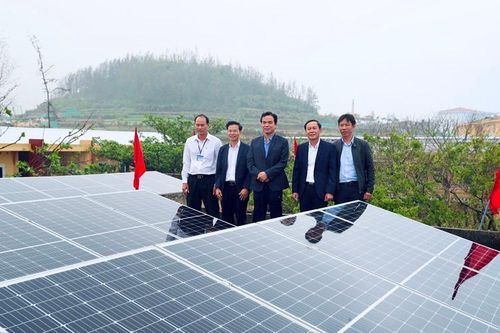 Bàn giao công trình điện mặt trời cho trường học trên đảo Lý Sơn
