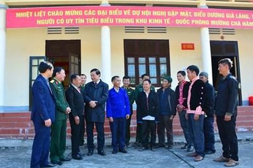 Gặp mặt, biểu dương già làng, trưởng bản, người uy tín trong khu Kinh tế-Quốc phòng Mường Chà