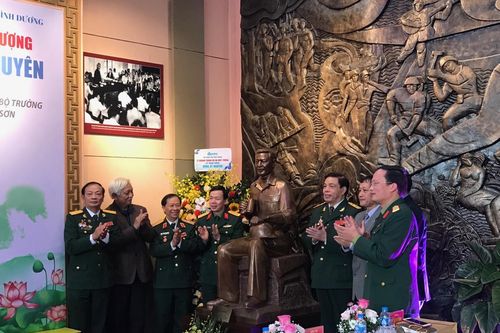 Lễ khánh thành và trao tặng tượng cố Trung tướng Đồng Sỹ Nguyên