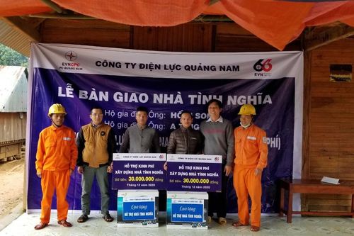 PC Quảng Nam hỗ trợ 60 triệu đồng xây dựng hai nhà tình nghĩa