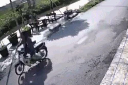 Ô tô lao như bay, tông văng người phụ nữ