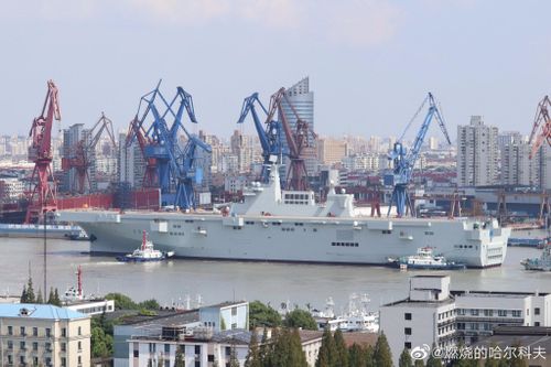 Soi tàu sân bay trực thăng Trung Quốc có thể đưa ra biển Đông