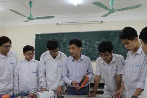 'Bí mật' ở ngôi trường đào tạo học sinh Olympic quốc tế
