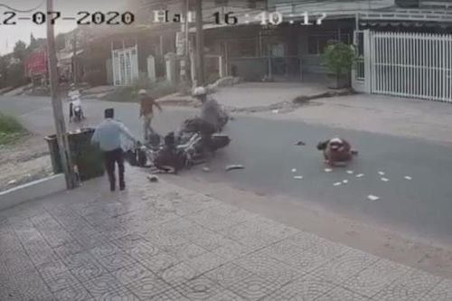 Vụ nữ sinh bị hành hung sau tai nạn: Sự vô cảm đáng lên án!