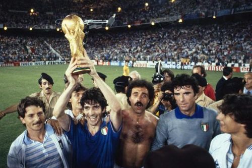 Huyền thoại Paolo Rossi của Italia đột ngột qua đời