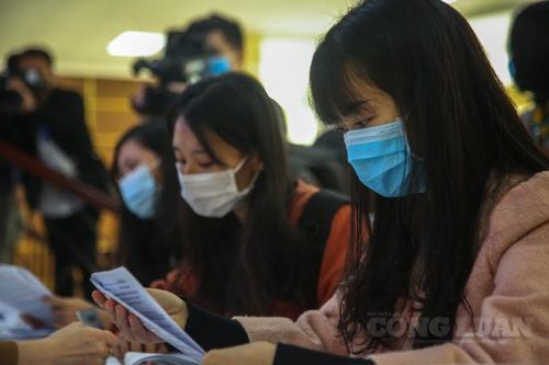 Rất đông tình nguyện viên tham gia đăng ký tiêm thử nghiệm vaccine Covid-19 'made in Vietnam'