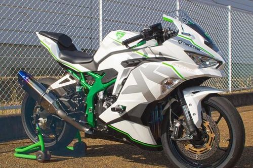 Kawasaki Ninja ZX-25R đạt vận tốc hơn 200 km/h ở đường đua Fuji Speedway