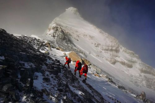 Trung Quốc - Nepal kết thúc nhiều năm tranh cãi, đỉnh Everest 'cao thêm' gần 1m