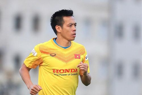 Văn Quyết nói gì khi áo số 10 rơi vào tay Công Phượng?