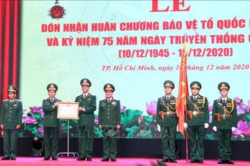 Quân khu 7 nhận Huân chương Bảo vệ Tổ quốc hạng nhất
