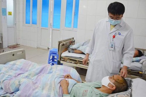 Kích hoạt báo động đỏ cứu người bị thang máy kẹp vỡ hộp sọ