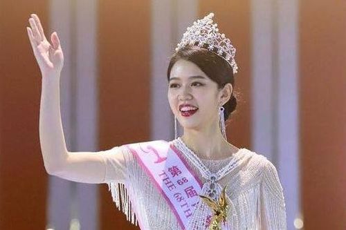 Người đẹp 21 tuổi, 1m80 đăng quang Hoa hậu Hoàn vũ Trung Quốc 2020