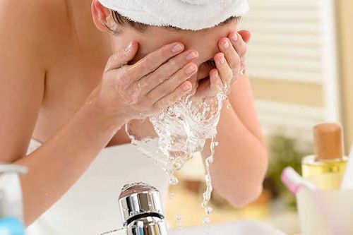 Điều gì xảy ra khi rửa mặt mỗi ngày 1 lần?