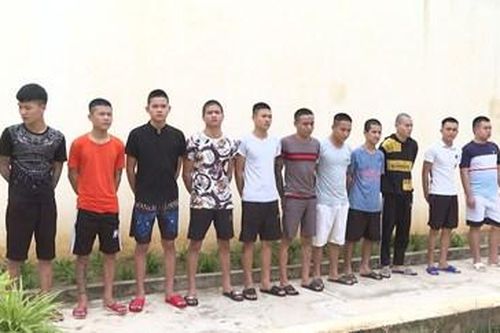 Khởi tố 12 đối tượng dùng súng tự chế gây 'náo loạn' vùng quê