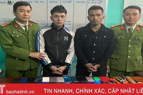 Bắt gọn 2 đối tượng từ Hưng Yên vào Hà Tĩnh đột nhập cửa hàng trộm 42 chiếc điện thoại