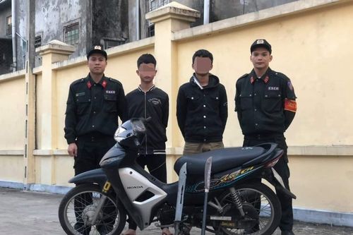Hai thiếu niên mang đao kiếm đi trả thù bị cảnh sát phát hiện
