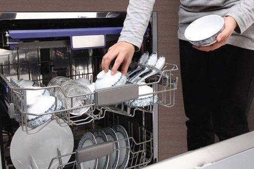 Ai là 'cha đẻ' của máy rửa bát?