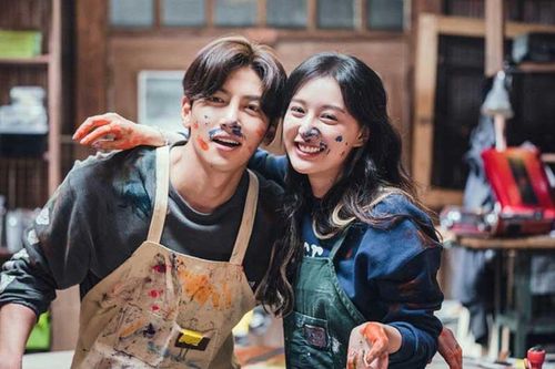 Top 9 phim Hàn Quốc hay nhất tháng 12/2020: Quy tụ dàn nam thanh, nữ tú 'khủng'