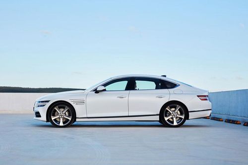 Cận cảnh xe sedan công suất 374 mã lực, giá hơn 1,7 tỷ đồng