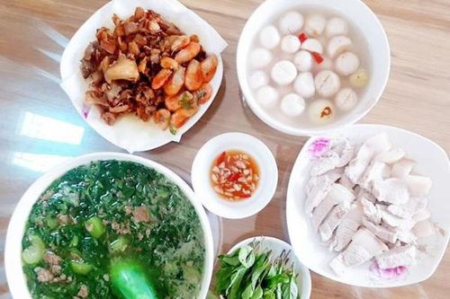 Về quê là nấu ăn cho bố mẹ, 9X khiến dân mạng đồng loạt kêu 'cơm bình dân mà thèm'