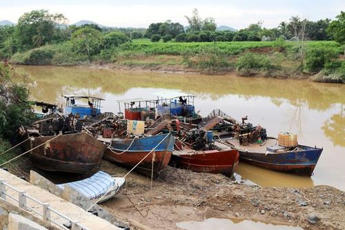 Bắt giữ 4 tàu khai thác cát trái phép trên sông Đồng Nai, 1 chủ tàu bị khởi tố