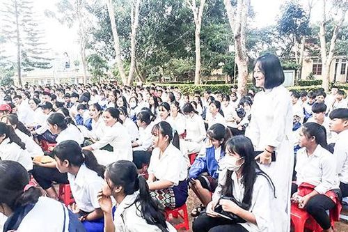 Nâng cao chất lượng dạy - học ở Trường THPT Hướng Phùng