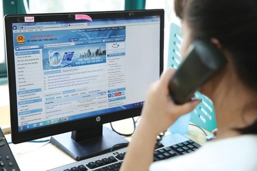 Đấu thầu qua mạng, nhà thầu có phải nộp hàng mẫu?