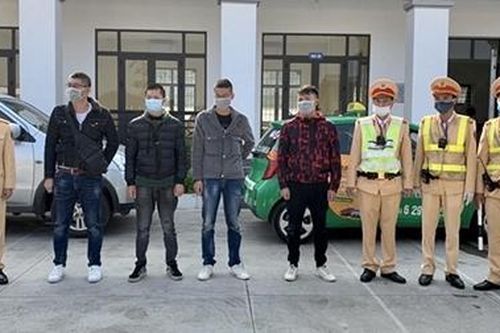 Tóm gọn taxi chở 4 người Trung Quốc nhập cảnh trái phép
