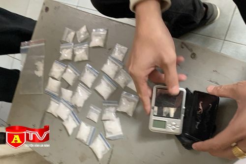 Y16-141 bắt giữ đôi nam, nữ tàng trữ số lượng lớn ma túy
