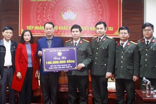 Quảng Trị: Học viện An ninh nhân dân hỗ trợ người dân khắc phục thiệt hại do bão lũ