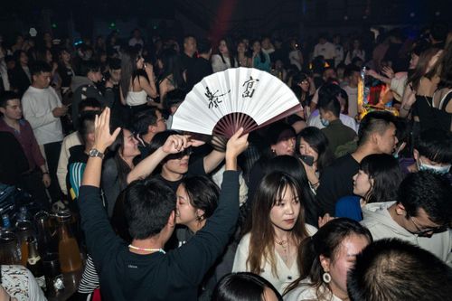 Cậu ấm, cô chiêu Trung Quốc không còn dám phô trương sự giàu có