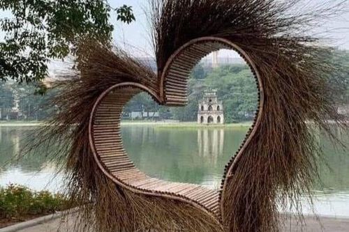 Di dời 'trái tim gai góc' ở hồ Gươm