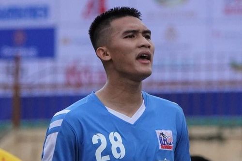 Tuyển thủ U22 Việt Nam bực tức vì bóng đưa vào sân chậm