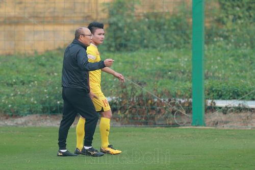 Sau Văn Hậu tái phát chấn thương, Quang Hải bỏ dở buổi tập cùng ĐT Việt Nam