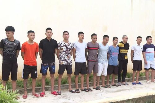 Mâu thuẫn trả tiền hát, hai nhóm đối tượng dùng súng đuổi bắn nhau