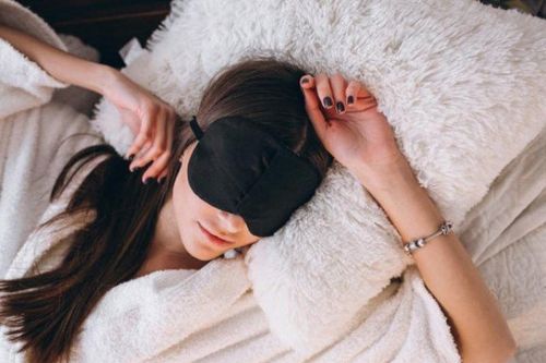 Không ngờ miếng bịt mắt ngủ lại có nhiều lợi ích đến vậy