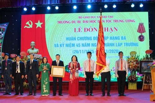 'Trường chuyên biệt' đào tạo cán bộ người dân tộc thiểu số có trình độ cao
