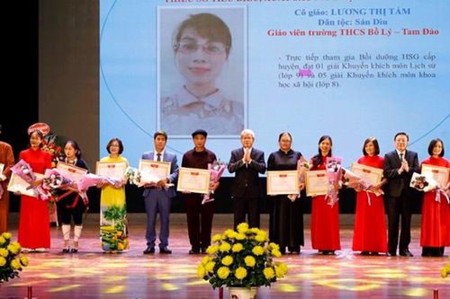 Vĩnh Phúc: Tuyên dương giáo viên, học sinh dân tộc thiểu số tiêu biểu