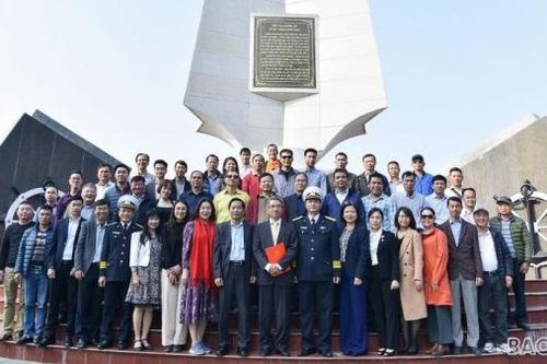 Đoàn công tác Bộ Ngoại giao thăm và chúc mừng lực lượng Quân chủng Hải quân