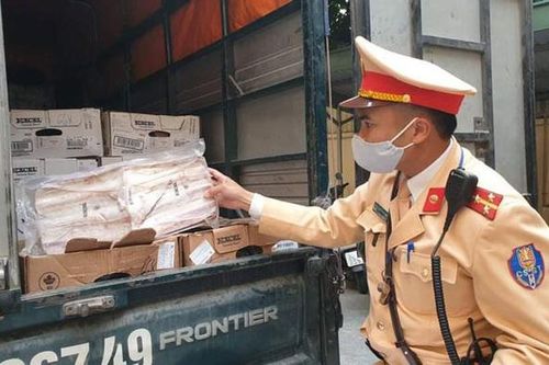 Hà Nội: Thịt bò hết hạn hơn 1 tháng, dân buôn vẫn 'nhắm mắt' mua lại để bán kiếm lời