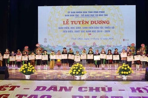 Tuyên dương giáo viên, học sinh dân tộc thiểu số tiêu biểu, xuất sắc